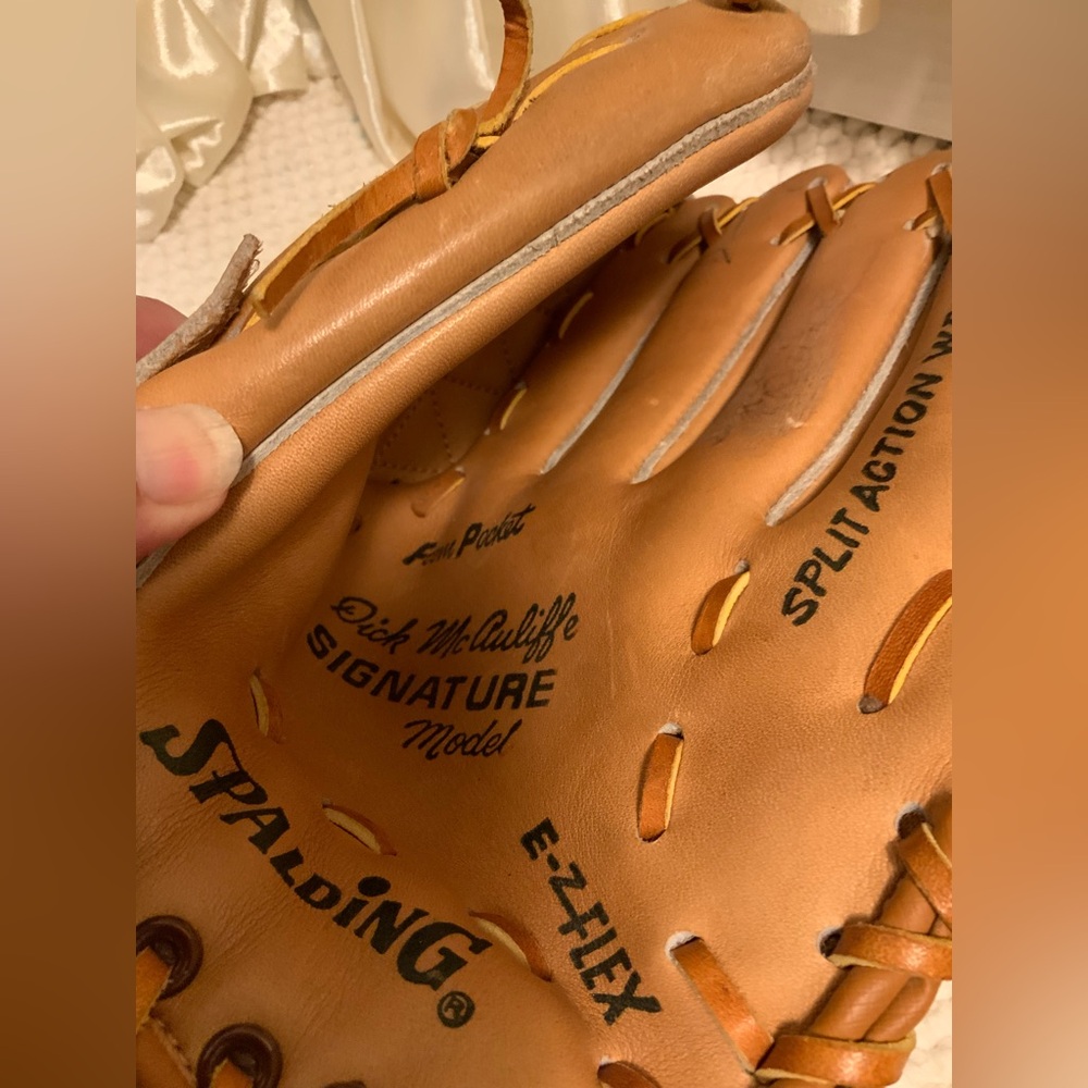SPALDING BASEBALL GLOVE - Picture 5 of 8
